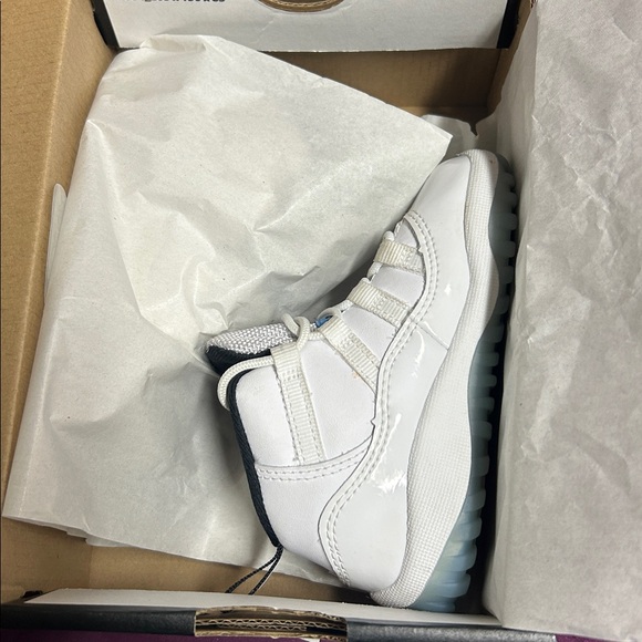 Jordan 11 Retro Kids Sneakers - White and Blue - Picture 8 of 8